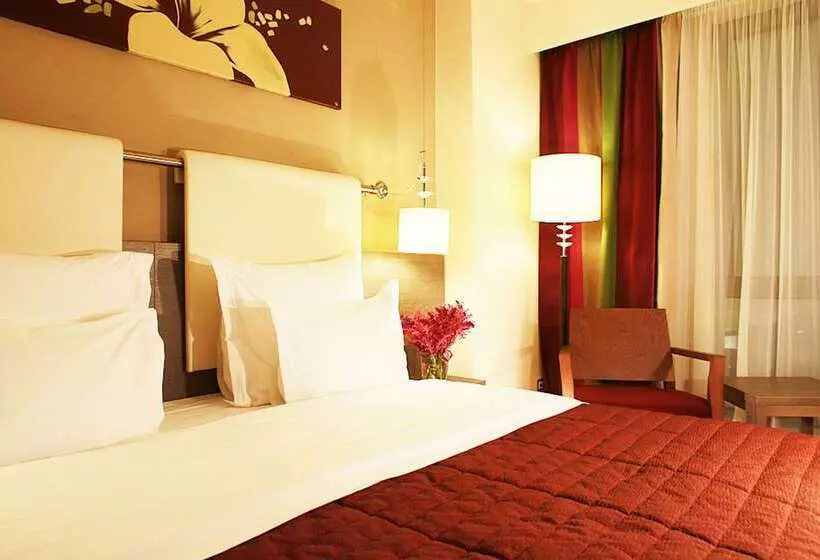 호텔 Golden Tulip Ana Dome