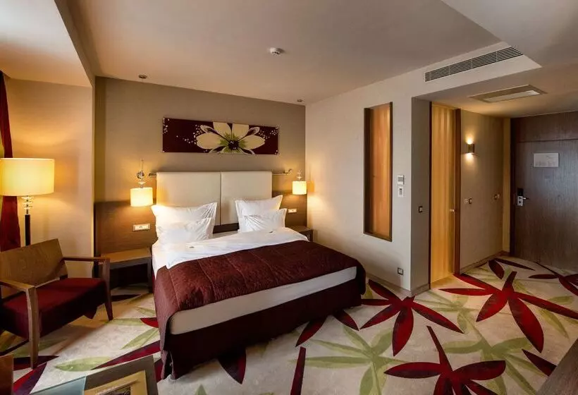 호텔 Golden Tulip Ana Dome