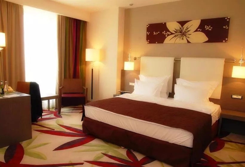 호텔 Golden Tulip Ana Dome