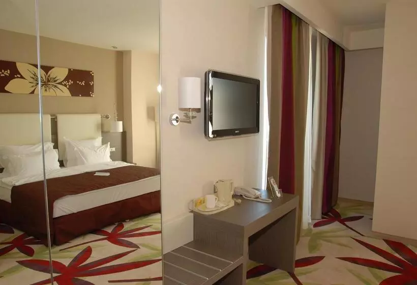 호텔 Golden Tulip Ana Dome