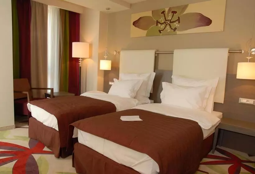 호텔 Golden Tulip Ana Dome