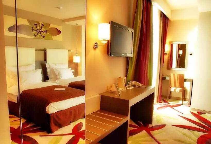 호텔 Golden Tulip Ana Dome