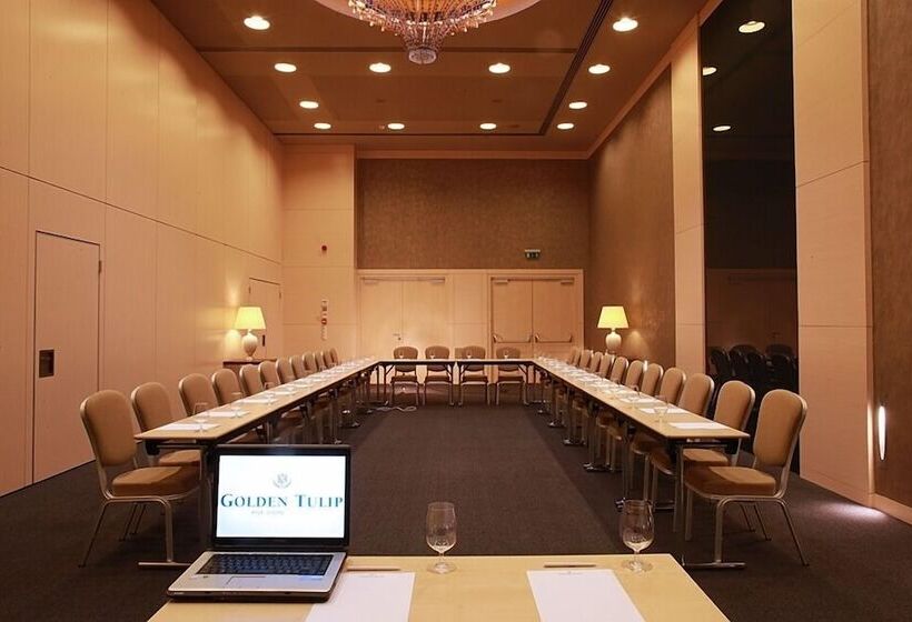 ホテル Golden Tulip Ana Dome