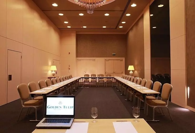 호텔 Golden Tulip Ana Dome