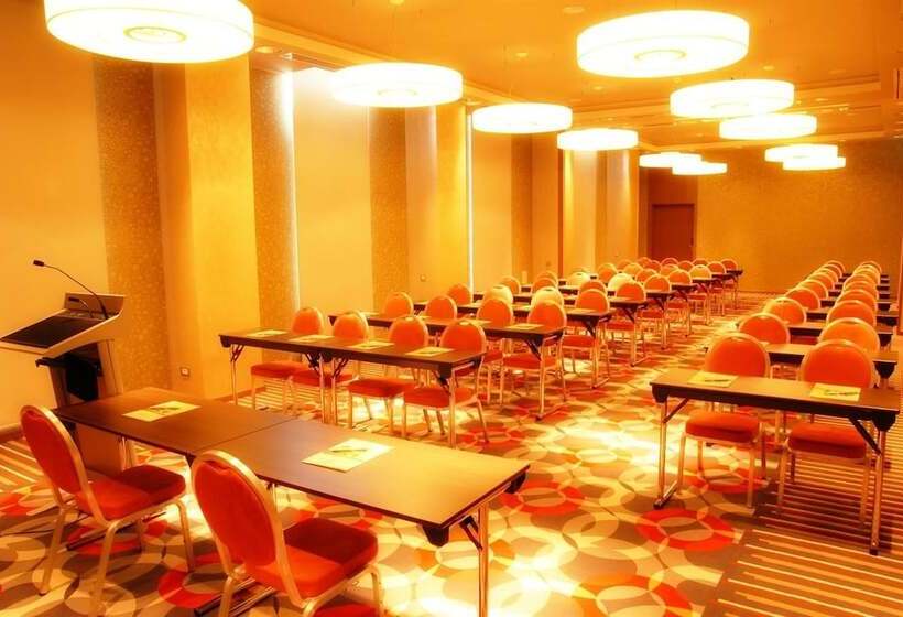 ホテル Golden Tulip Ana Dome