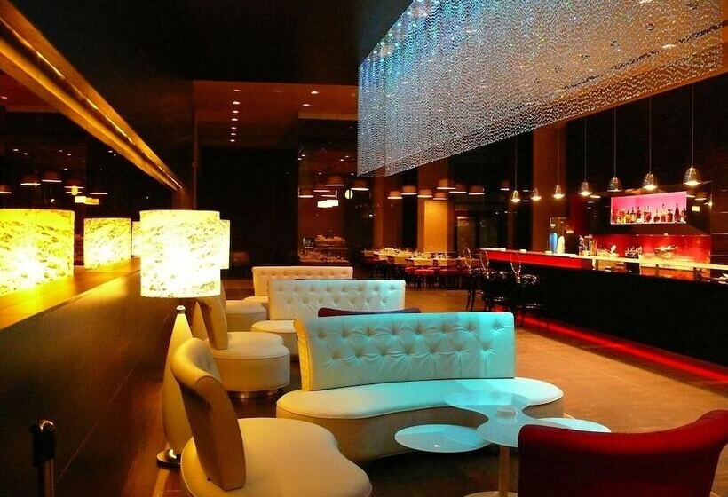 ホテル Golden Tulip Ana Dome