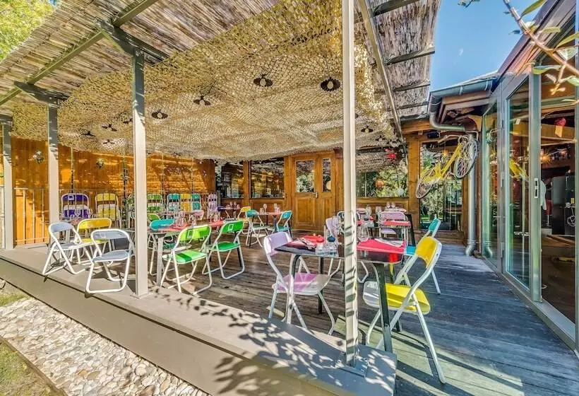 ホテル La Maison Rouge