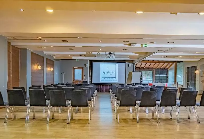 ホテル La Maison Rouge