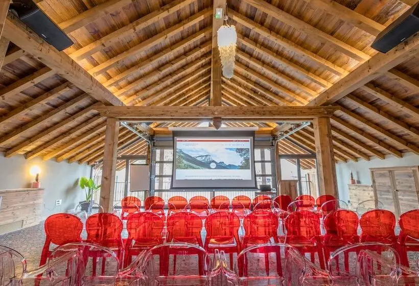 ホテル La Maison Rouge