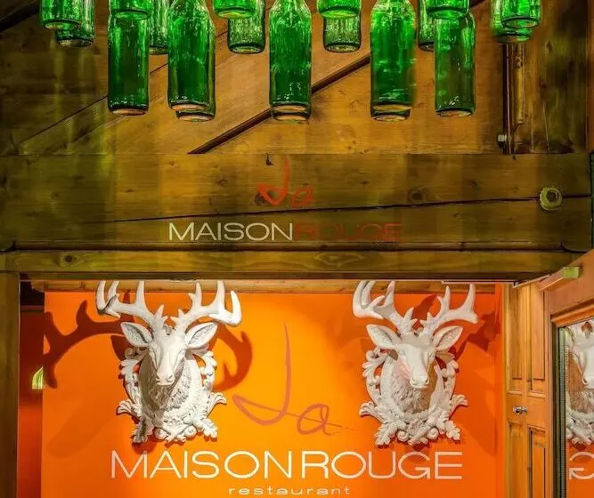 ホテル La Maison Rouge