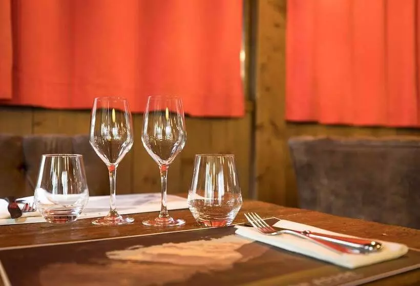 ホテル La Maison Rouge