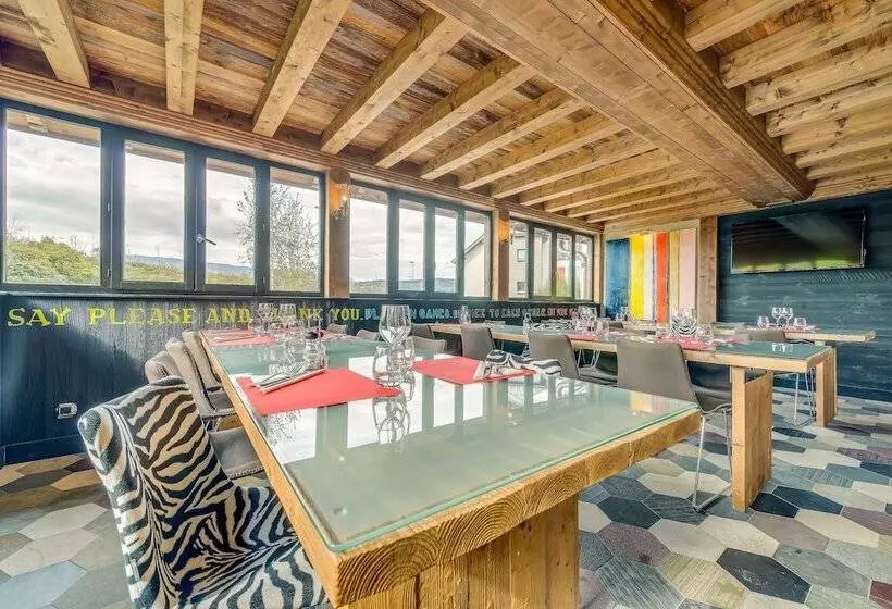 ホテル La Maison Rouge