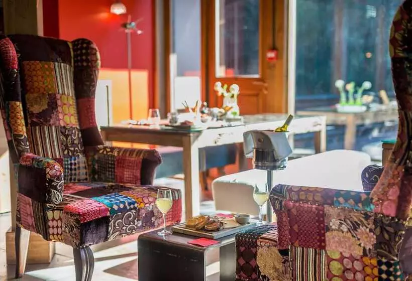 ホテル La Maison Rouge