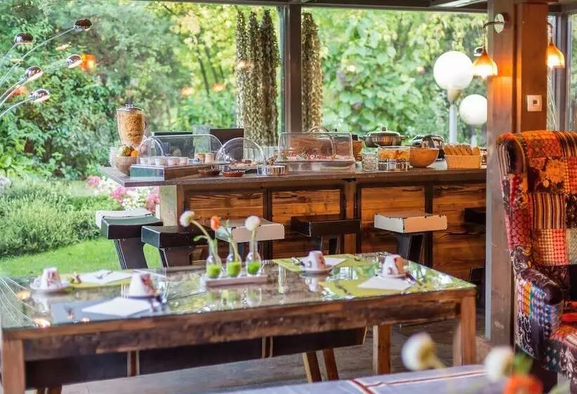 ホテル La Maison Rouge