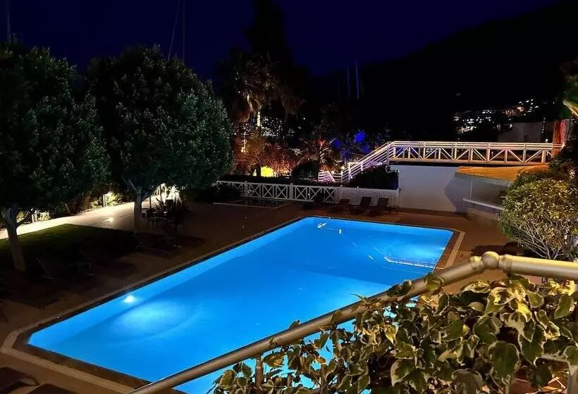 Отель Marina Boutique