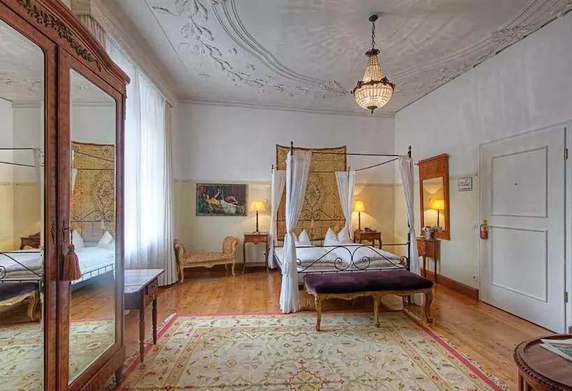 هتل Orphee Großes Haus