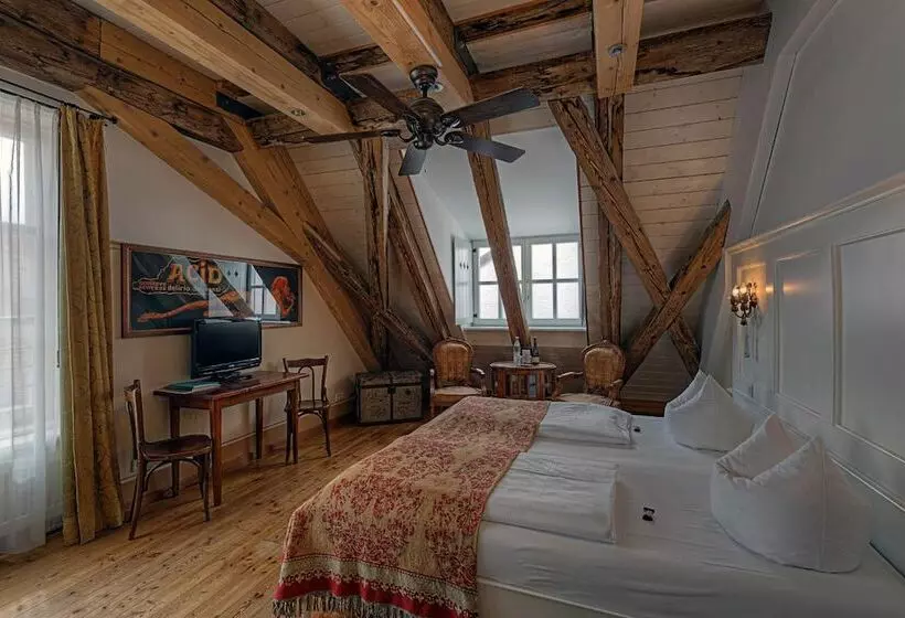 هتل Orphee Großes Haus