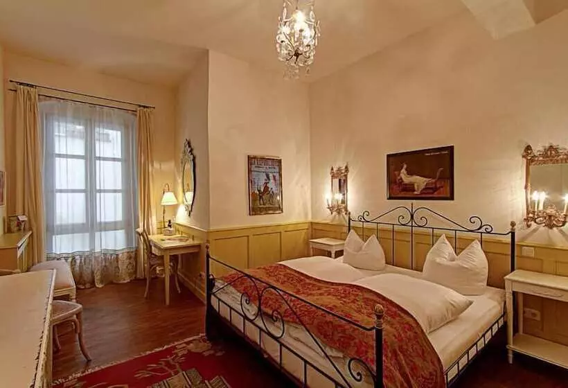 هتل Orphee Großes Haus