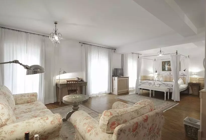 هتل Orphee Großes Haus