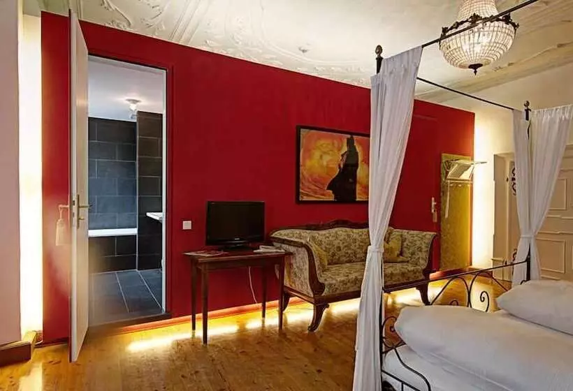 هتل Orphee Großes Haus