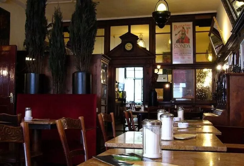 هتل Orphee Großes Haus