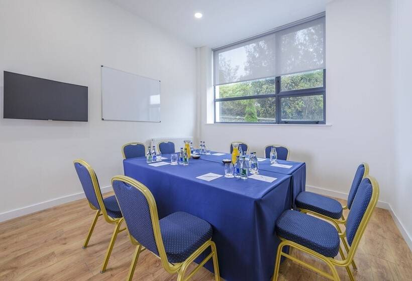 בית מלון כפרי The Ellison