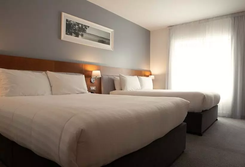 בית מלון כפרי The Ellison