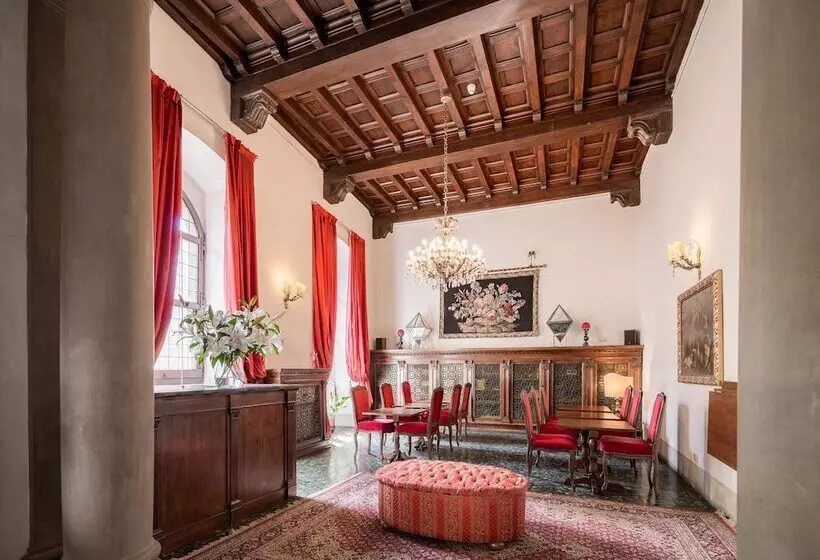 هتل Torre Guelfa Palazzo Acciaiuoli