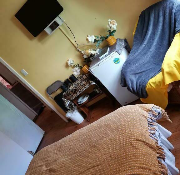 بنسيون Garden Cottage Guest House