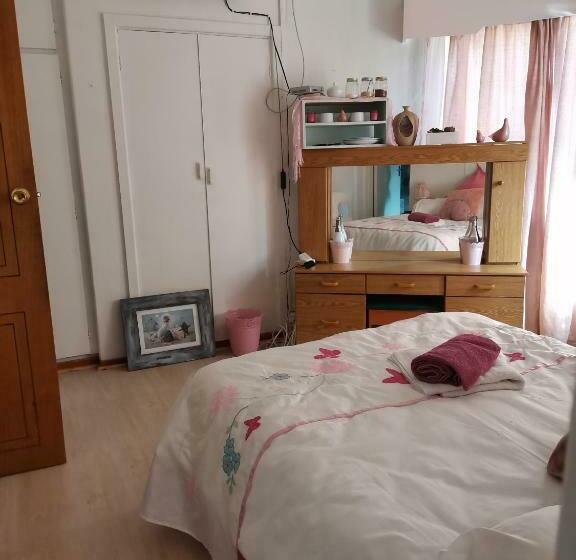 بنسيون Garden Cottage Guest House