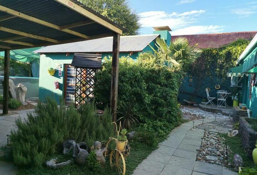 بنسيون Garden Cottage Guest House