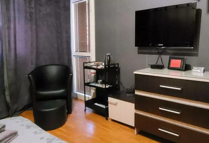ペンション New York  Guest Room Near The Airport, Transport Possibility
