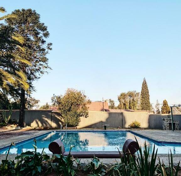 بنسيون Sibahlenomhlambi Guesthouse