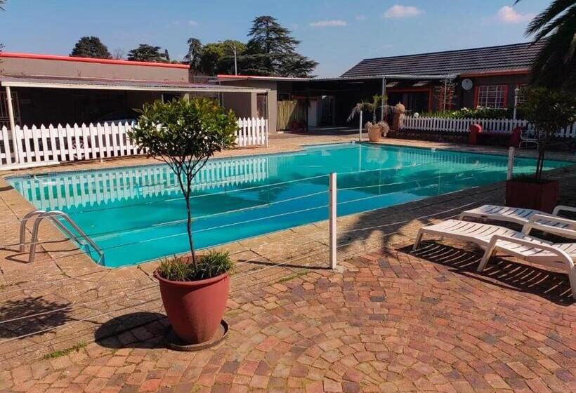 بنسيون Sibahlenomhlambi Guesthouse