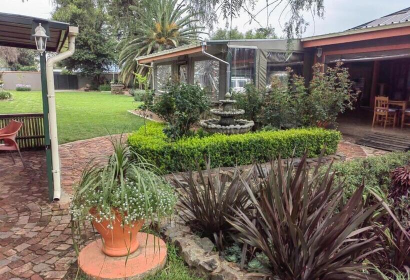 بنسيون Sibahlenomhlambi Guesthouse