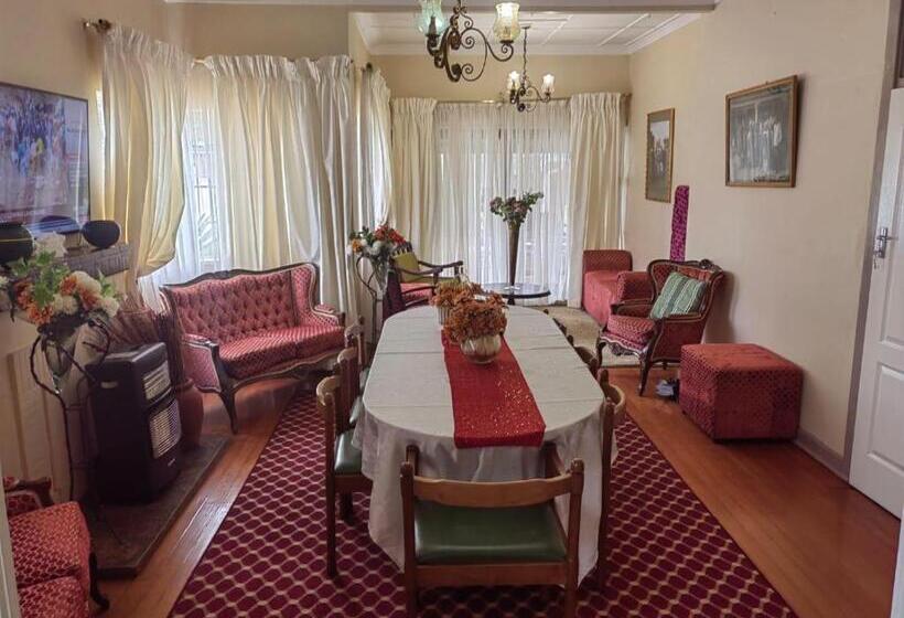 بنسيون Sibahlenomhlambi Guesthouse