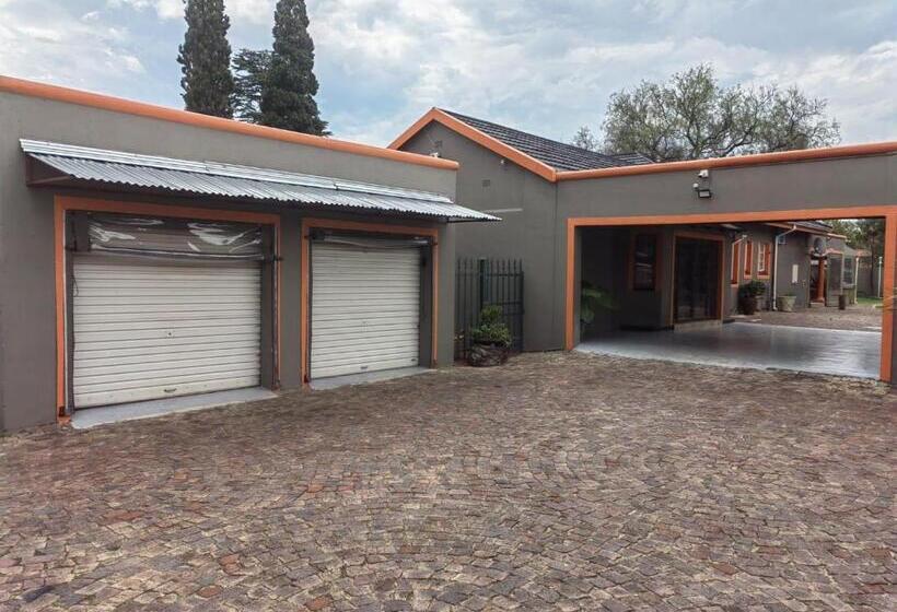 بنسيون Sibahlenomhlambi Guesthouse