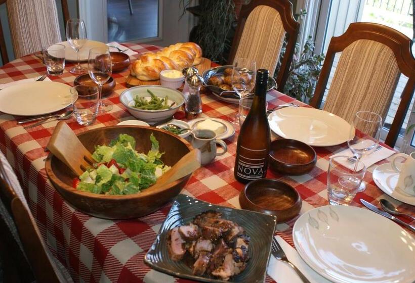 Top Of Algonquin Bed And Breakfast