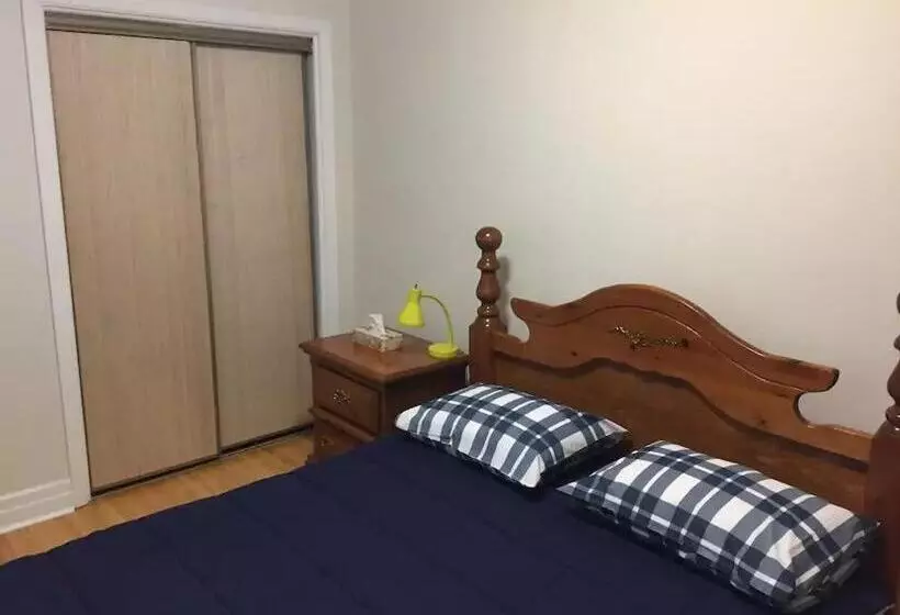 ユースホステル Private Rooms, Free Parking, Full Kitchen, Best Prices In Town  York University Heights
