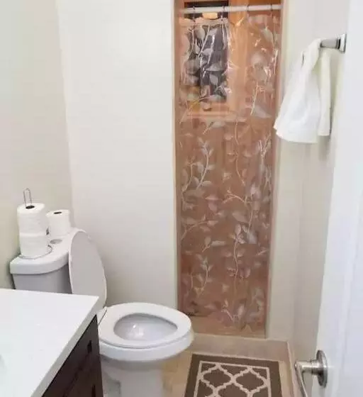 ユースホステル Private Rooms, Free Parking, Full Kitchen, Best Prices In Town  York University Heights