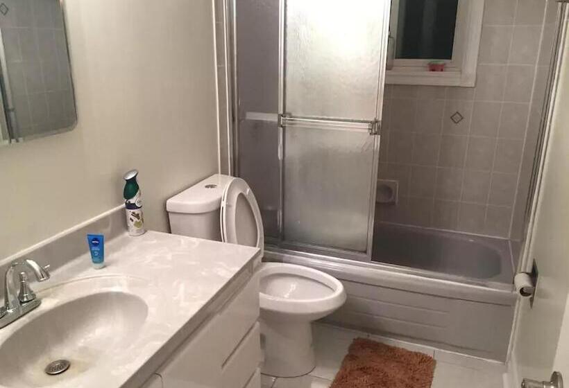 旅馆 Private Rooms, Free Parking, Full Kitchen, Best Prices In Town  York University Heights