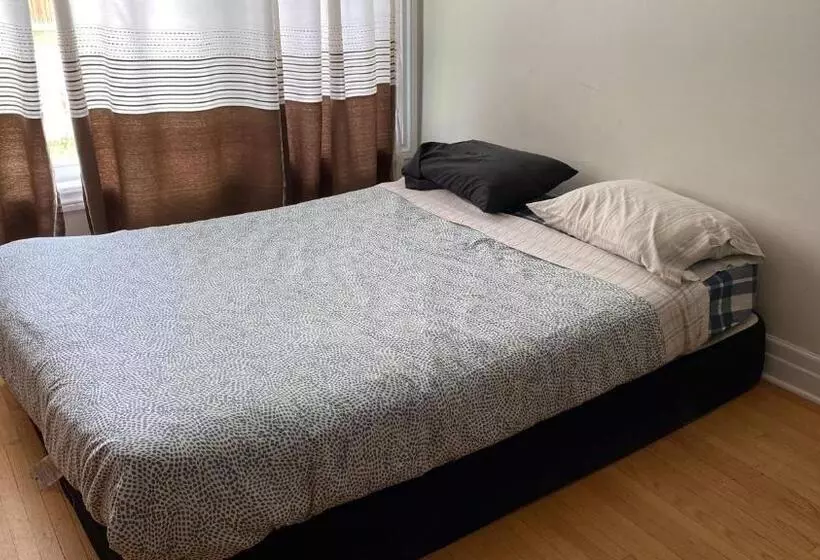 ユースホステル Private Rooms, Free Parking, Full Kitchen, Best Prices In Town  York University Heights