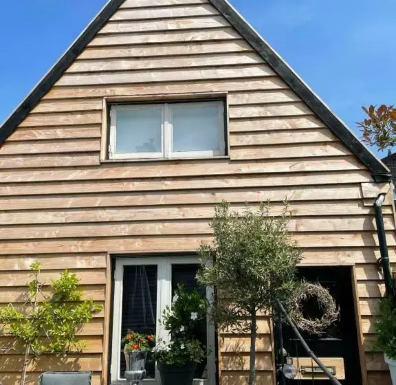 Aamiaismajoitus (B&B) Tiny House Lindenhouse