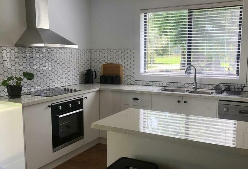 بنسيون Oak Lane Guest House & Farm Stay