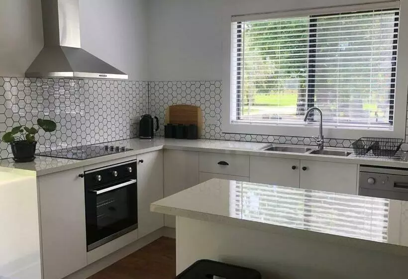 Majatalo Oak Lane Guest House & Farm Stay