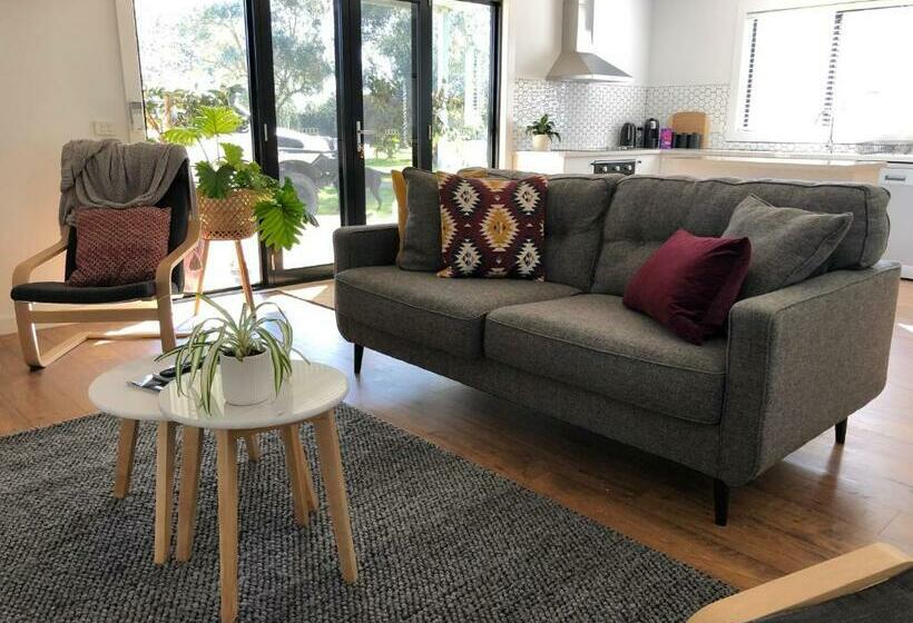 بنسيون Oak Lane Guest House & Farm Stay