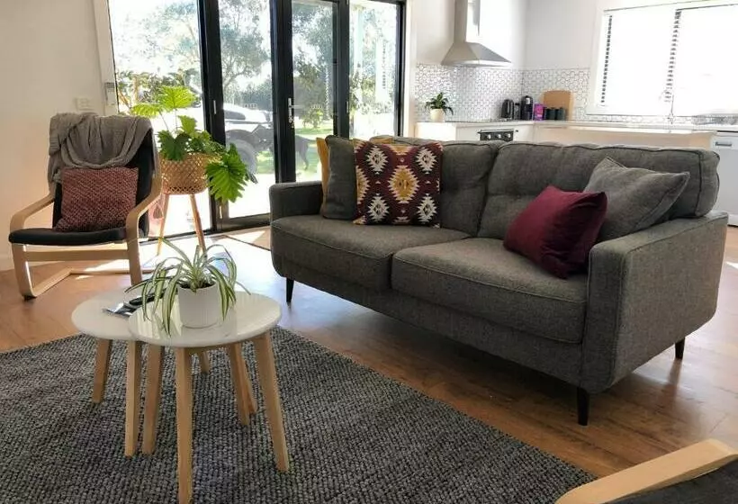 Majatalo Oak Lane Guest House & Farm Stay