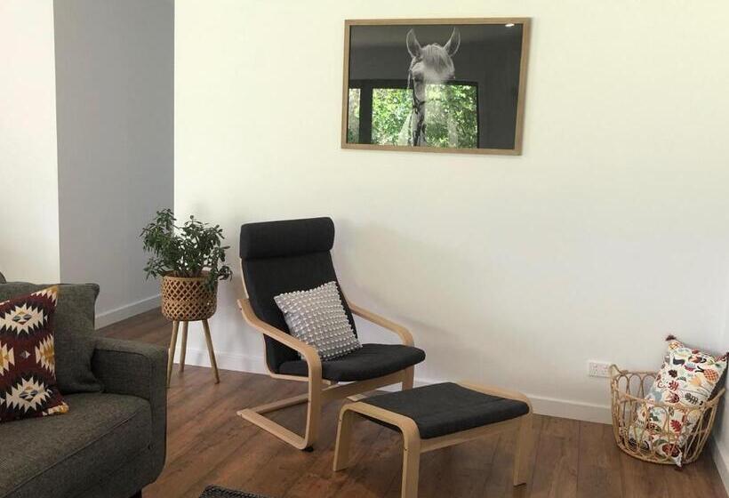 بنسيون Oak Lane Guest House & Farm Stay