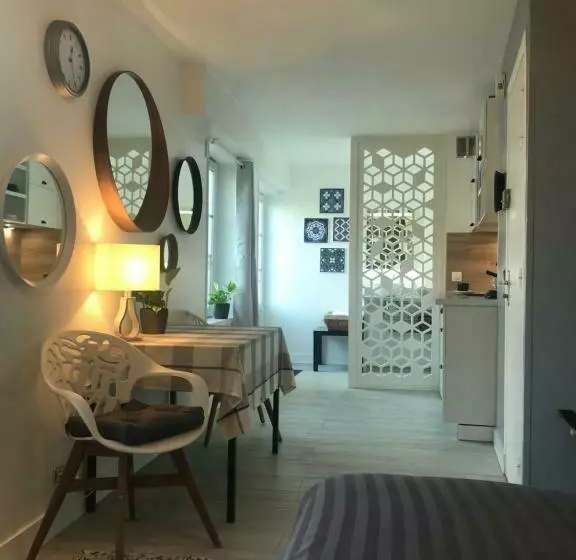 تختخواب و صبحانه Maison Quatre Freres