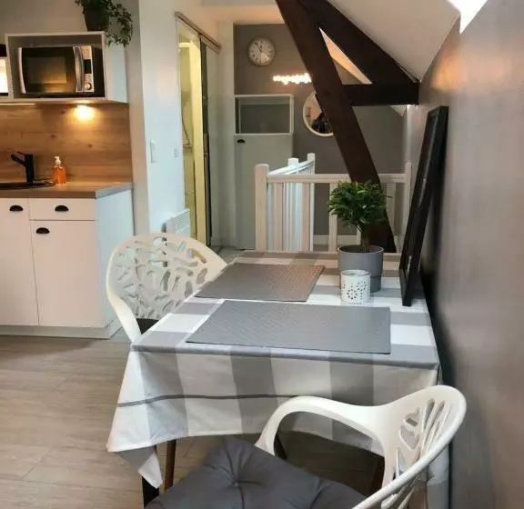 تختخواب و صبحانه Maison Quatre Freres